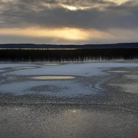 Nad Jeziorem/seehaus 1b Hytte Letowo (West Pomeranian)
